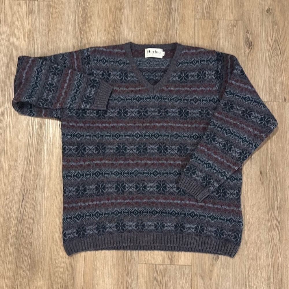 Vintage Harley of Scotland 100% wool jaquard v neck sweater